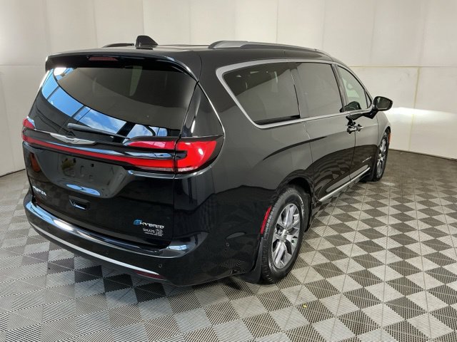 Used 2023 Chrysler Pacifica Pinnacle FWD image 8