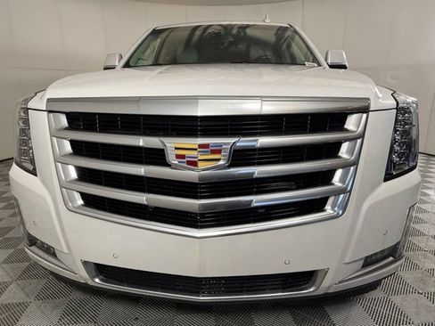 Used 2018 Cadillac Escalade Luxury AWD/4WD image 12