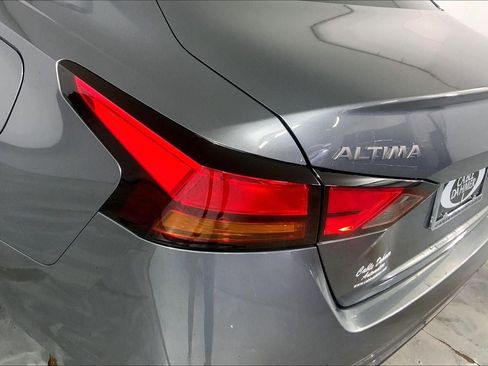 Used 2025 Nissan Altima 2.5 SV FWD image 27