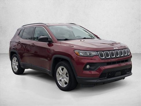 Used 2022 Jeep Compass Latitude image 3