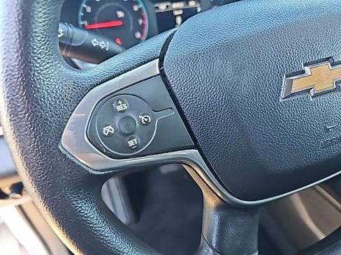 Used 2021 Chevrolet Traverse LS image 19