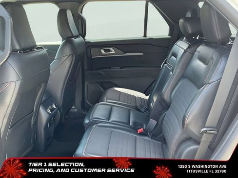 Used 2025 Ford Explorer ST-Line w/ ST-Line Street Pack AWD/4WD image 20