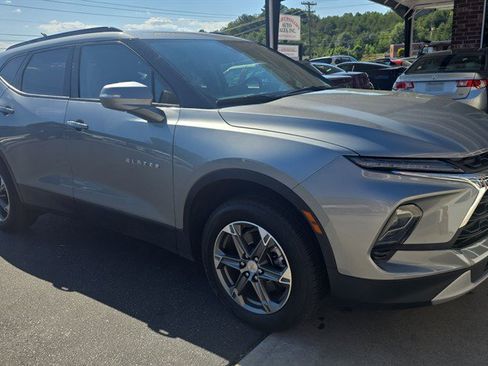 Used 2024 Chevrolet Blazer LT AWD/4WD image 3