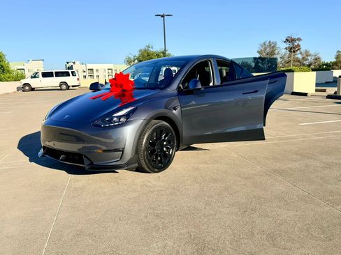 Used 2023 Tesla Model Y AWD image 26