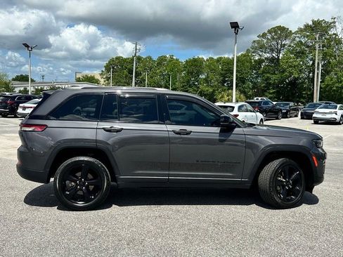 Used 2023 Jeep Grand Cherokee Limited w/ Black Appearance Package image 5