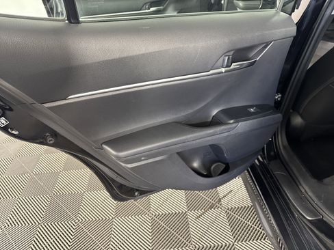 Used 2019 Toyota Camry SE image 17