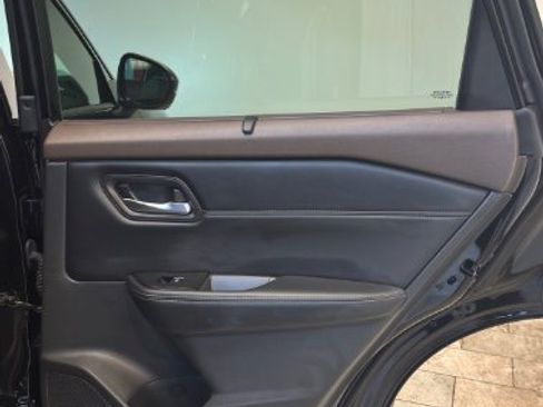 Used 2022 Nissan Rogue SL w/ SL Premium Package image 35