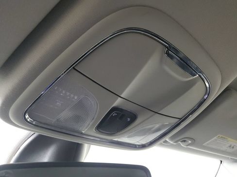 Used 2019 Jeep Cherokee Limited FWD image 33