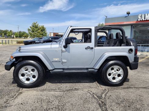 Used 2014 Jeep Wrangler Sahara AWD/4WD image 5