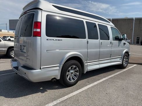 Used 2024 Chevrolet Express 2500 RWD image 3