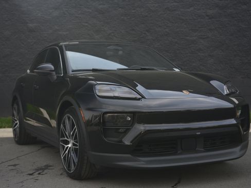 Certified 2025 Porsche Macan 4S Electric image 9