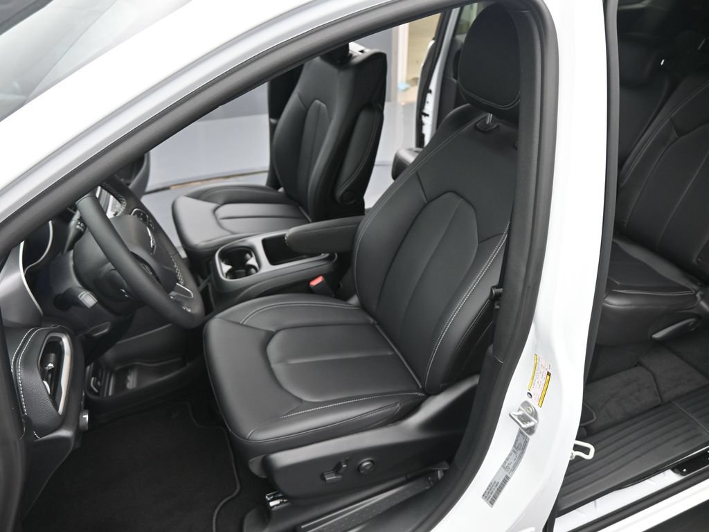 New 2026 Chrysler Pacifica Select FWD image 11