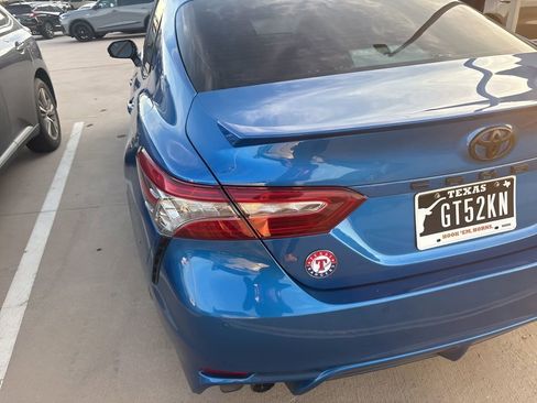 Used 2018 Toyota Camry XSE image 3