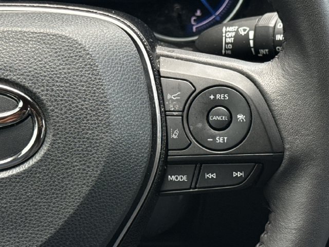 Used 2022 Toyota RAV4 XSE AWD/4WD image 16