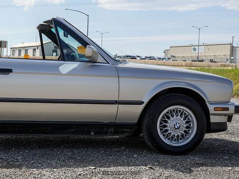 Used 1987 BMW 325i Convertible RWD image 9