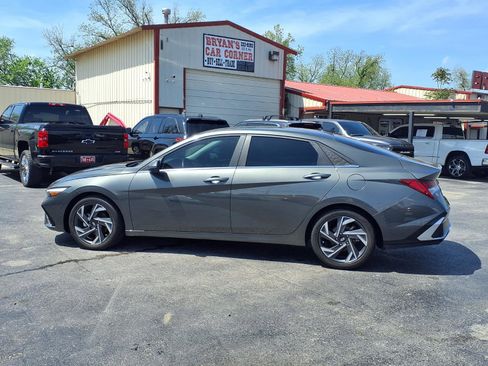 Used 2024 Hyundai Elantra Limited FWD image 19