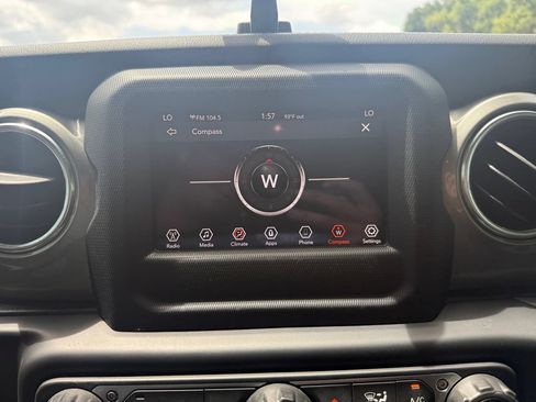 Used 2019 Jeep Wrangler Unlimited Sahara AWD/4WD image 31