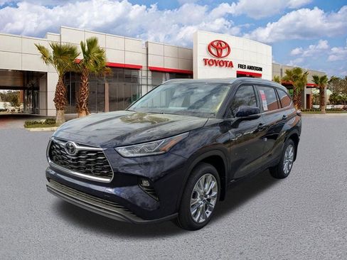 New 2026 Toyota Highlander Limited image 9