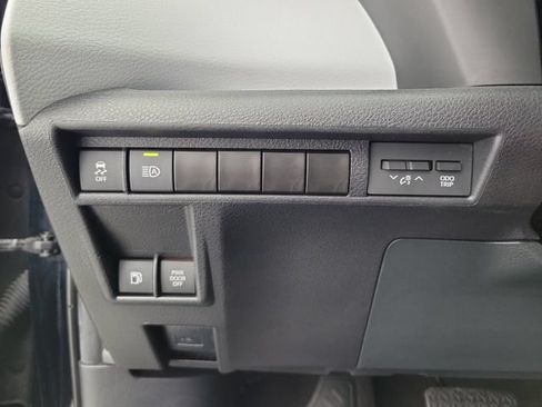 Used 2025 Toyota Sienna XSE FWD image 34