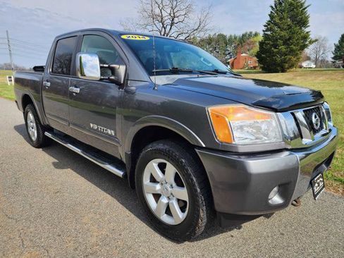 Used 2014 Nissan Titan SL w/ SL Moonroof Package image 4