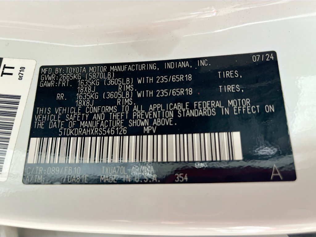 Used 2024 Toyota Highlander LE FWD image 34