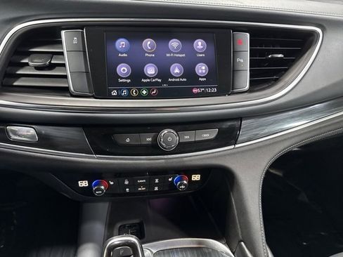 Used 2020 Buick Enclave Essence image 19