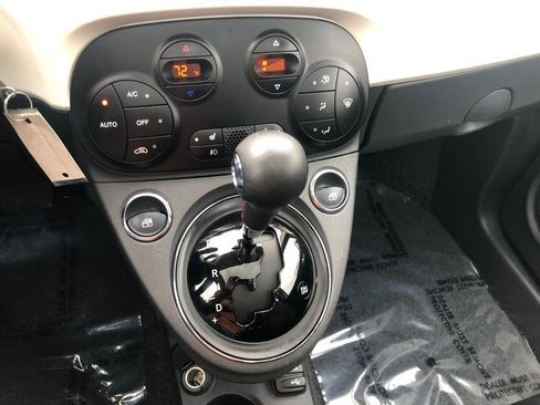 Used 2018 FIAT 500 Lounge FWD image 13