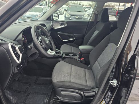 Used 2023 Kia Soul LX image 14