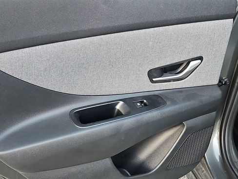 Used 2025 Hyundai Elantra Limited image 15