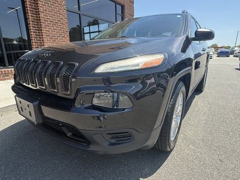 Used 2016 Jeep Cherokee Sport w/ Cold Weather Group AWD/4WD image 10