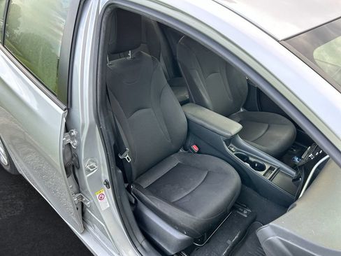 Used 2022 Toyota Prius L Eco FWD image 30