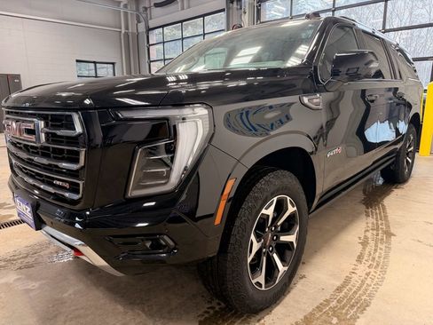 Used 2025 GMC Yukon XL AT4 w/ AT4 Premium Package AWD/4WD image 4
