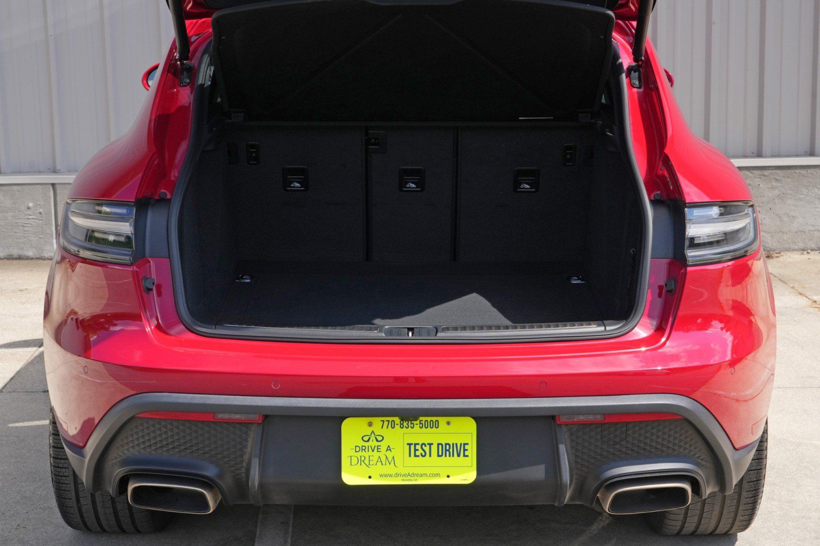 Used 2024 Porsche Macan AWD/4WD image 10