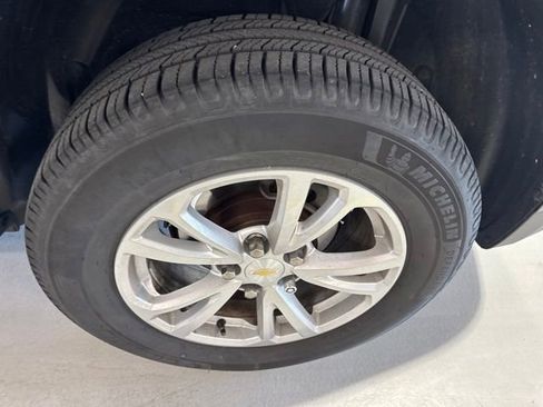 Used 2017 Chevrolet Equinox LT w/ Convenience Package FWD image 9