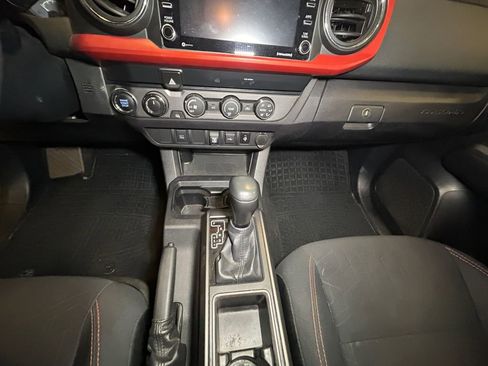 Used 2020 Toyota Tacoma TRD Sport image 11