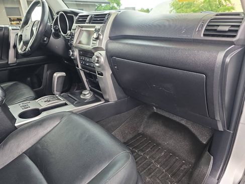 Used 2011 Toyota 4Runner Limited AWD/4WD image 9
