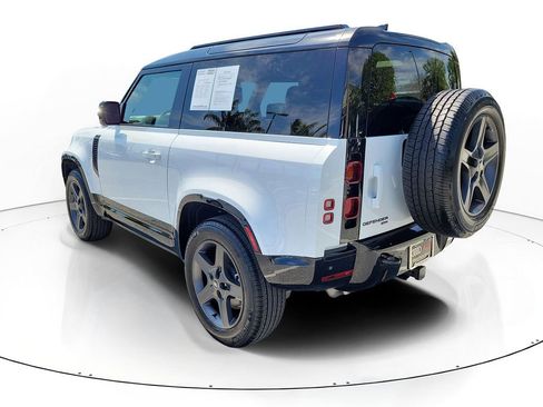 Used 2023 Land Rover Defender 90 X-Dynamic SE image 3