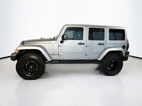 Used 2017 Jeep Wrangler Unlimited Sahara w/ Connectivity Group AWD/4WD image 8