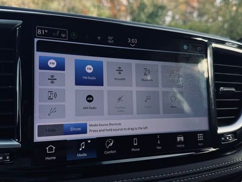 Certified 2025 Chrysler Pacifica Limited image 41