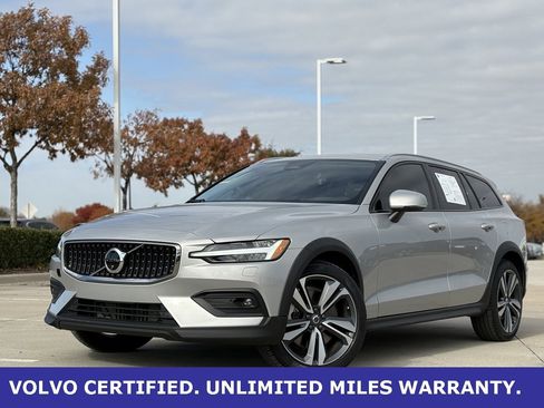 Certified 2025 Volvo V60 B5 Cross Country Plus image 2
