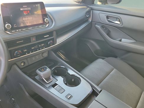 Used 2024 Nissan Rogue SV image 31