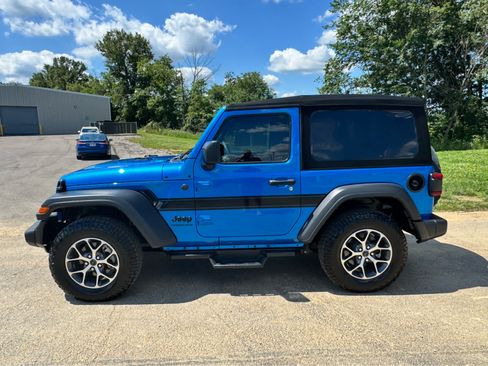Used 2024 Jeep Wrangler Sport AWD/4WD image 11