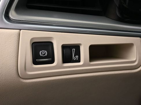 Used 2018 Cadillac XT5 Luxury w/ Driver Awareness Package image 23