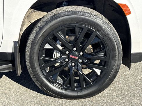 Used 2024 GMC Yukon XL SLT image 6