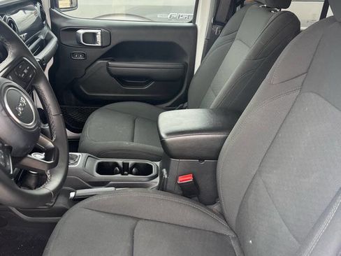 Used 2022 Jeep Gladiator Sport image 23
