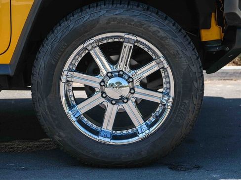 Used 2004 HUMMER H2 w/ Chrome Appearance Package image 12