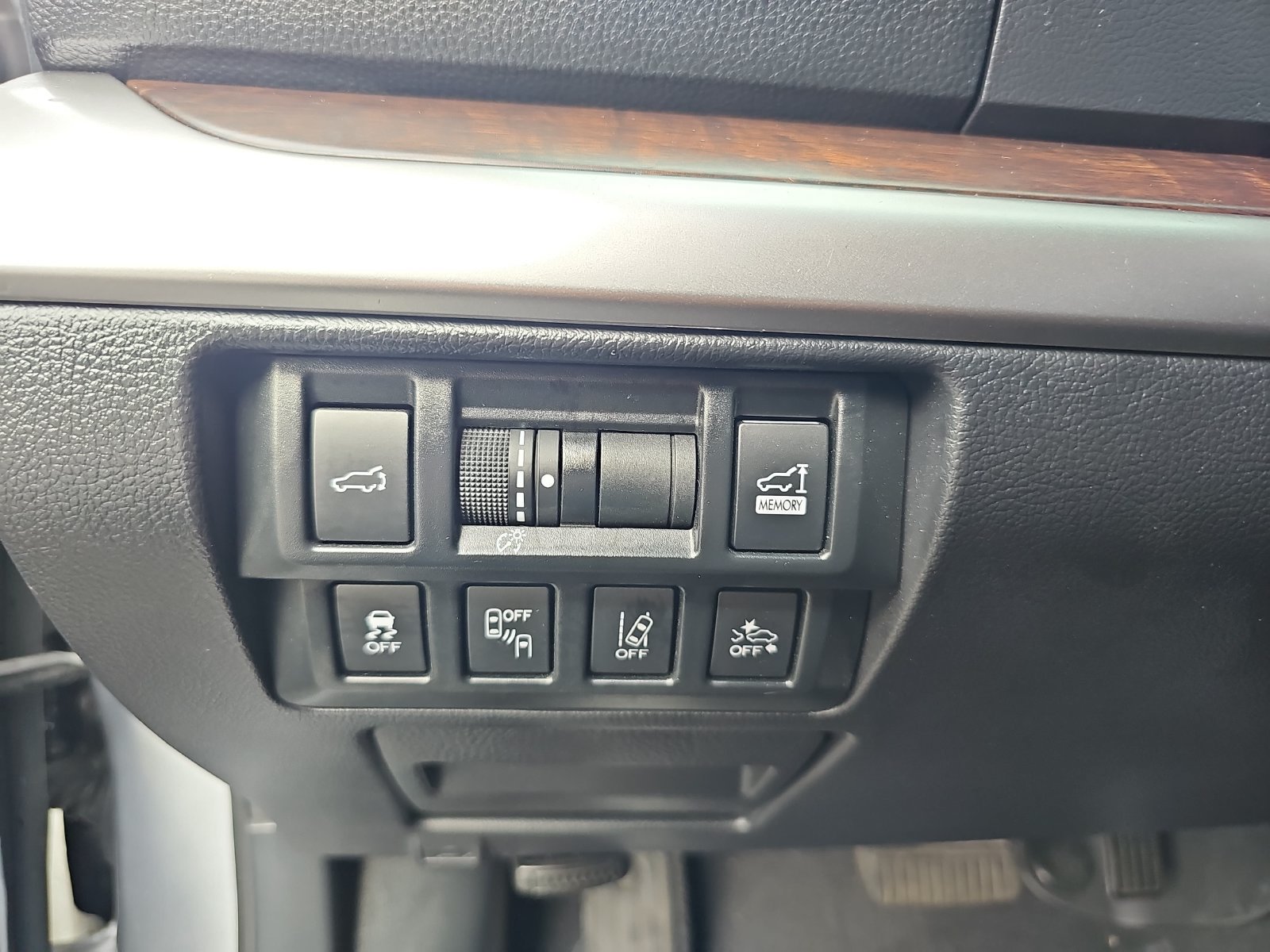 Used 2019 Subaru Outback 3.6R Limited AWD/4WD image 28