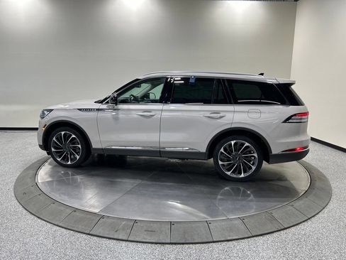 Certified 2022 Lincoln Aviator Reserve w/ Equipment Group 201A AWD/4WD image 9