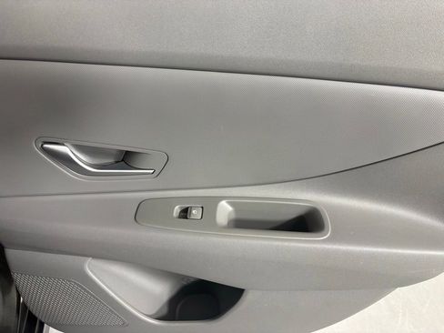 Used 2024 Hyundai Elantra SEL image 18