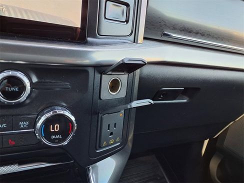 Used 2021 Ford F150 Lariat w/ Equipment Group 502A High image 34